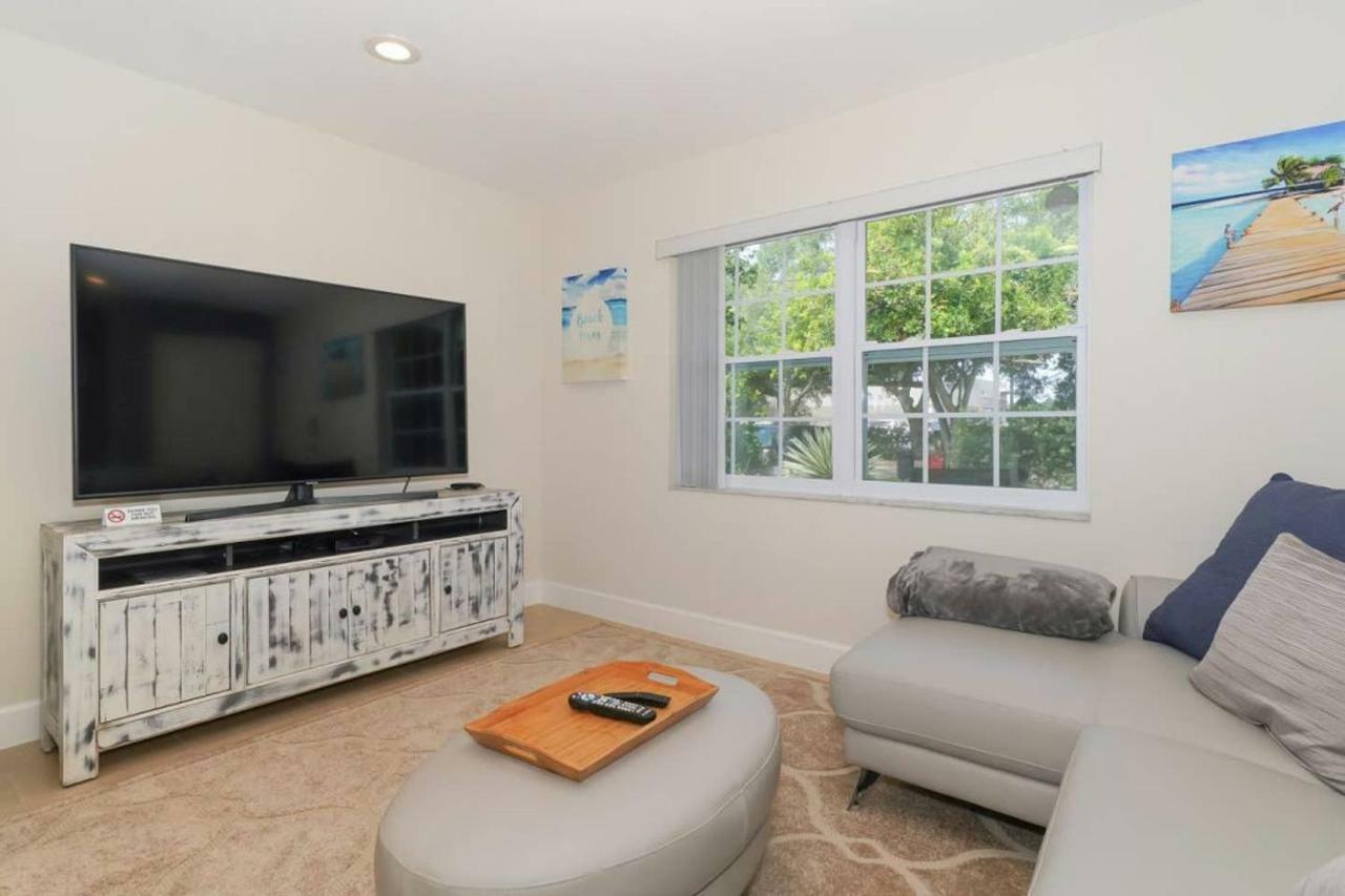 Lovely Cottage - Close To Siesta, Shops & Dining Sarasota Exterior photo