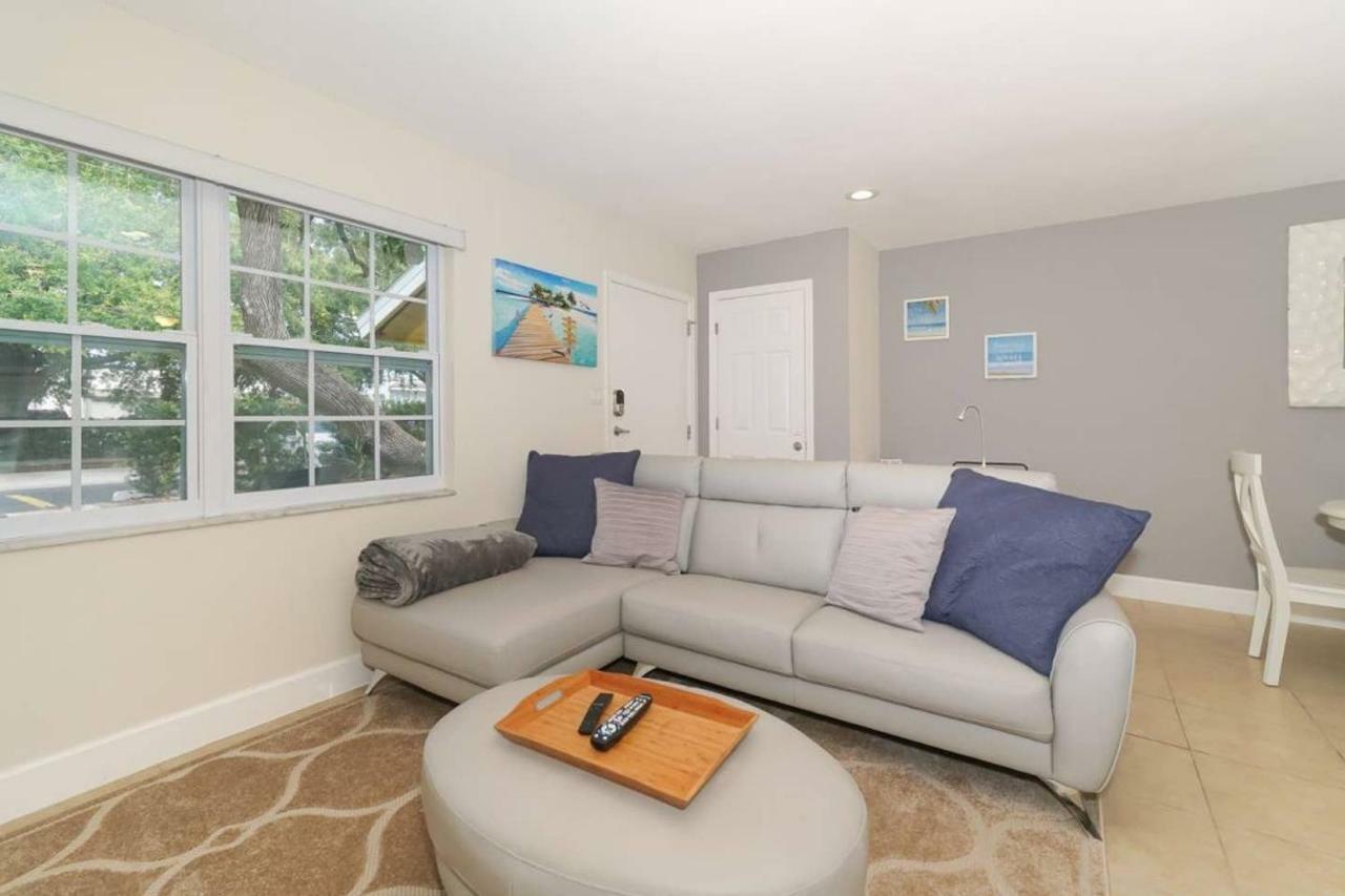 Lovely Cottage - Close To Siesta, Shops & Dining Sarasota Exterior photo