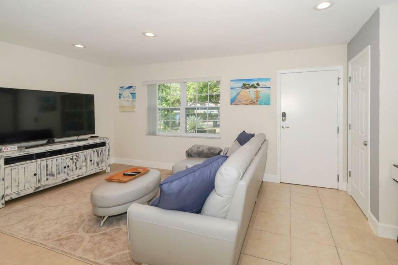 Lovely Cottage - Close To Siesta, Shops & Dining Sarasota Exterior photo