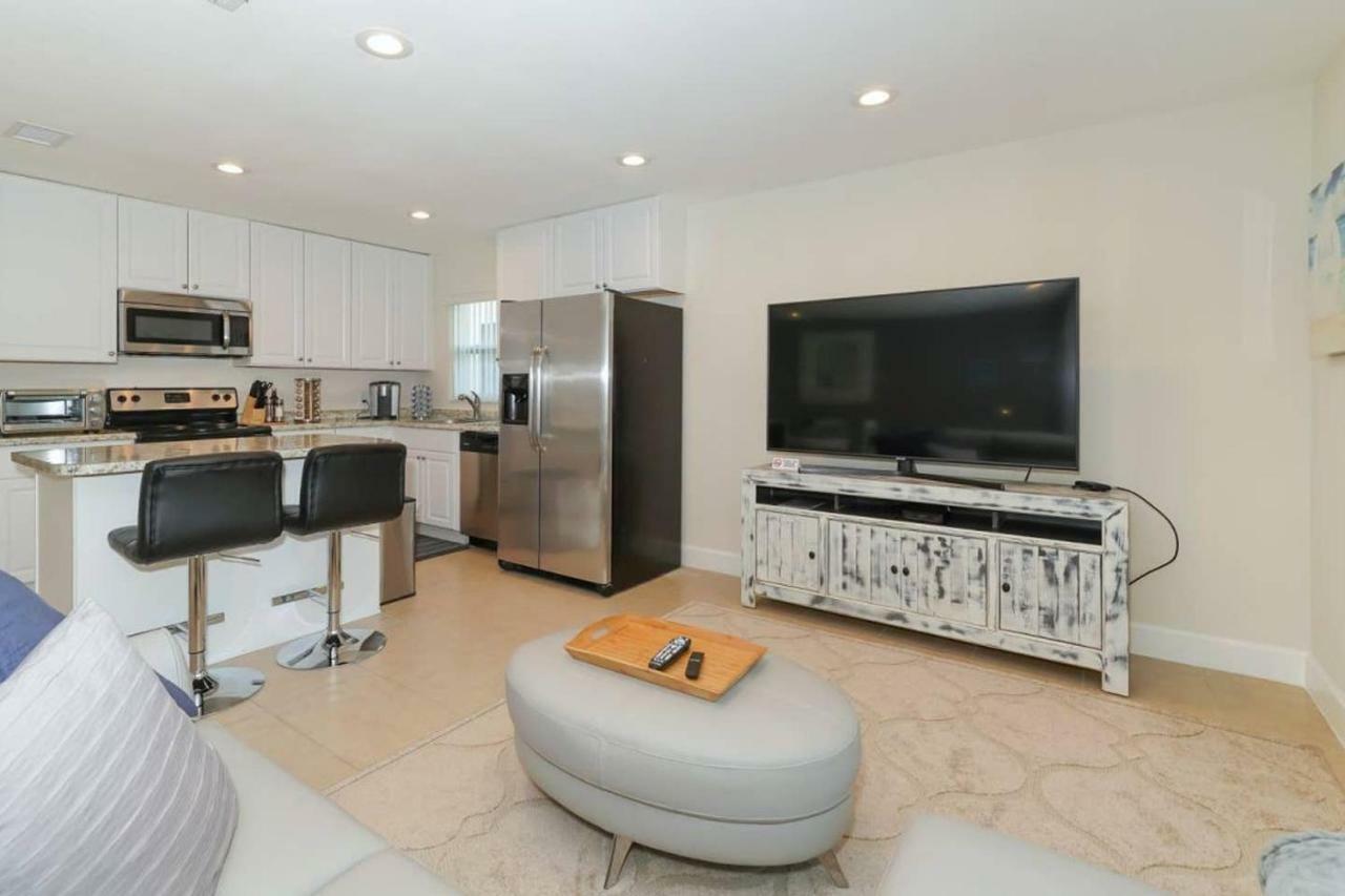 Lovely Cottage - Close To Siesta, Shops & Dining Sarasota Exterior photo